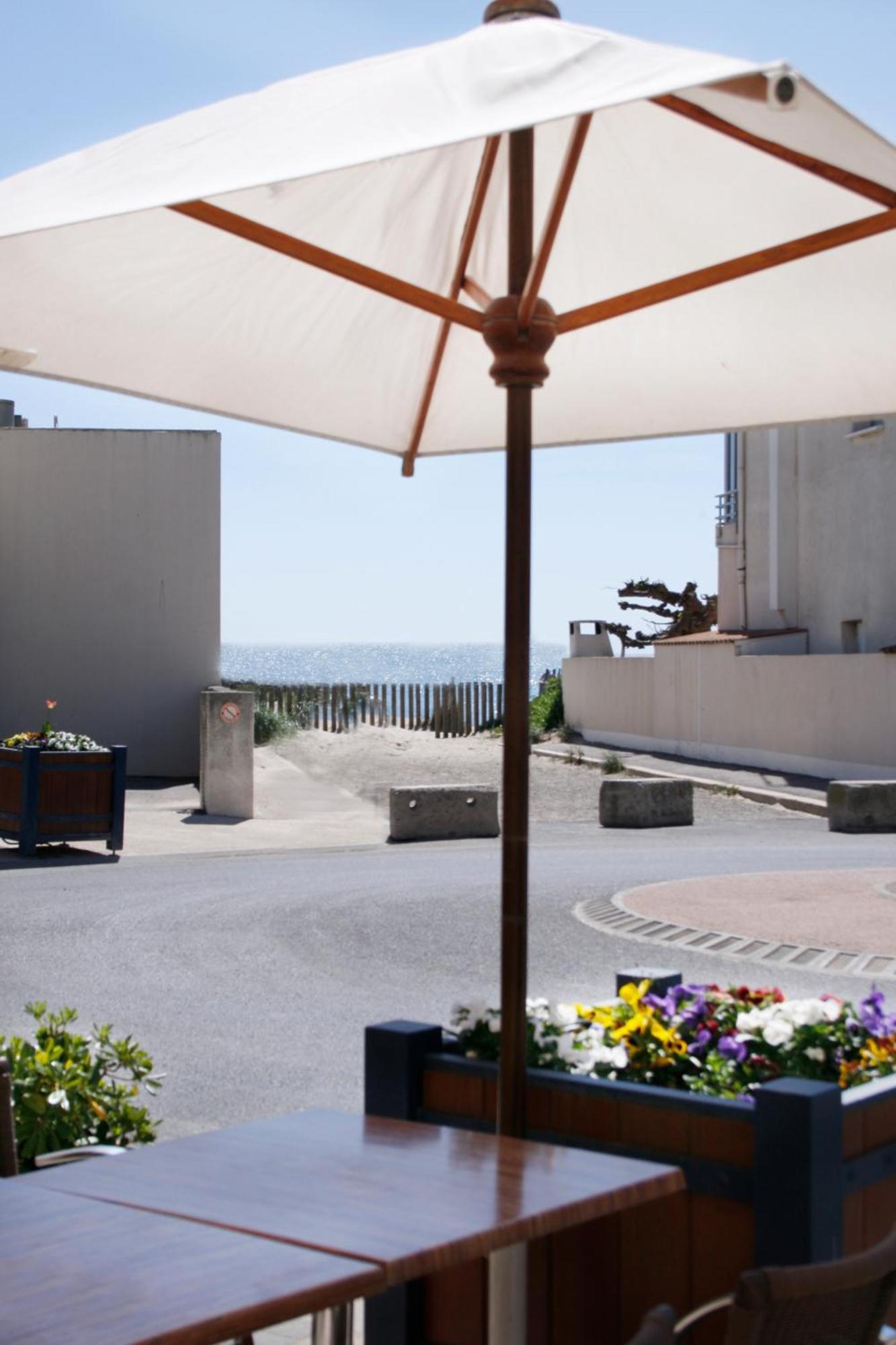 Hotel Restaurant Gedeon Carnon-Plage Exterior photo