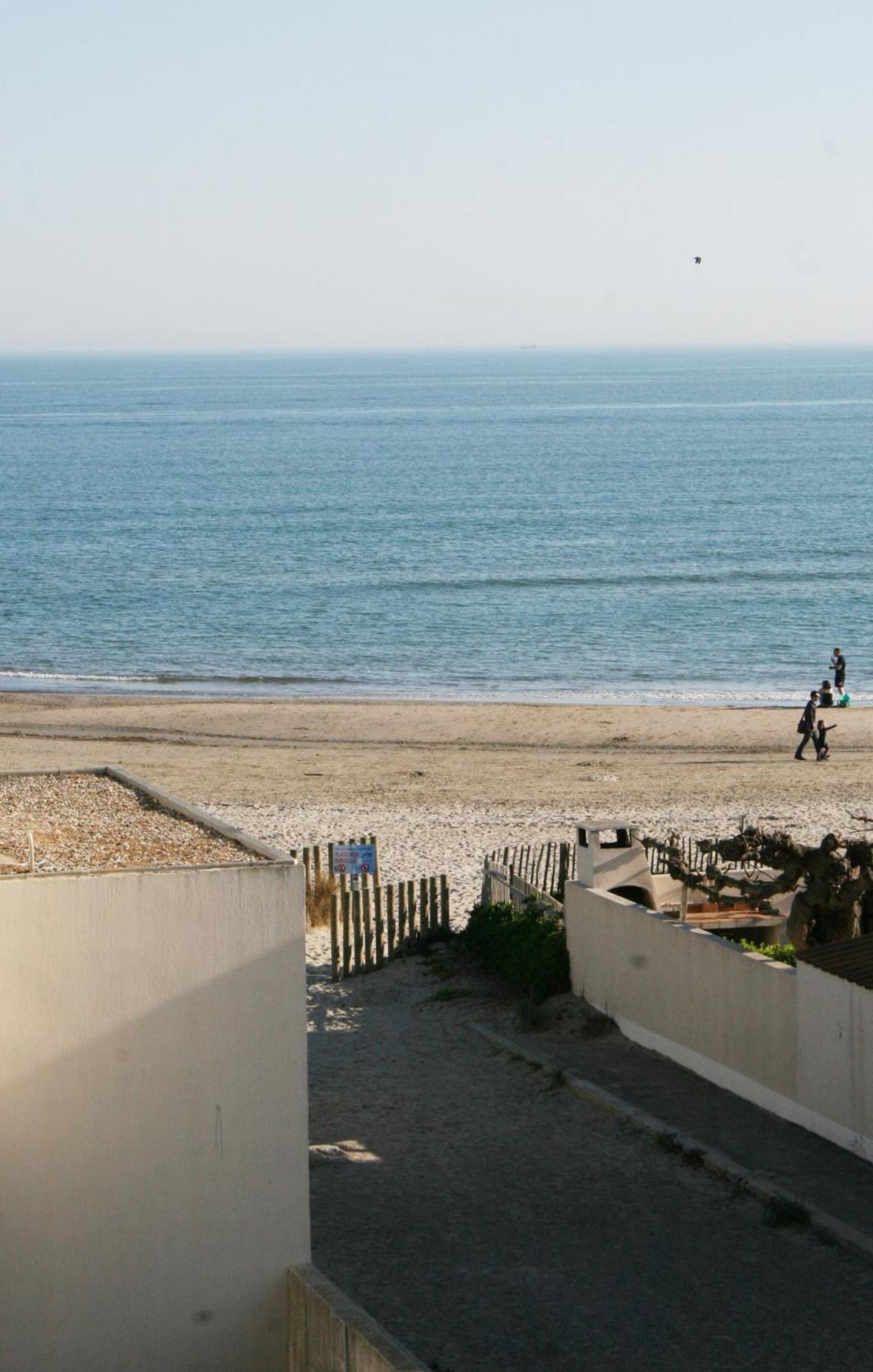 Hotel Restaurant Gedeon Carnon-Plage Exterior photo